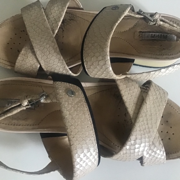 Sandals - Picture 4 of 9